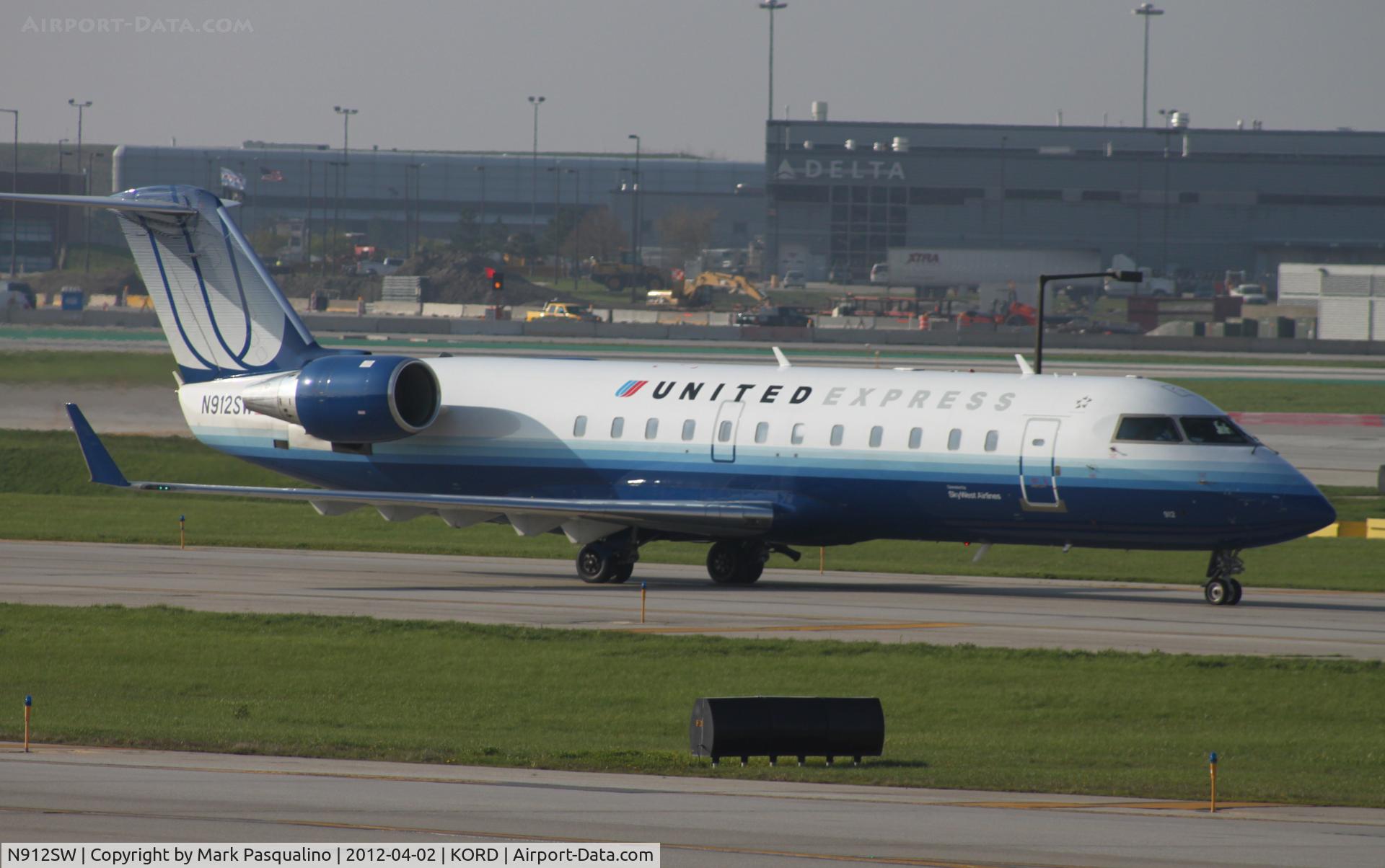 N912SW, 2001 Bombardier CRJ-200LR (CL-600-2B19) C/N 7595, CL-600-2B19