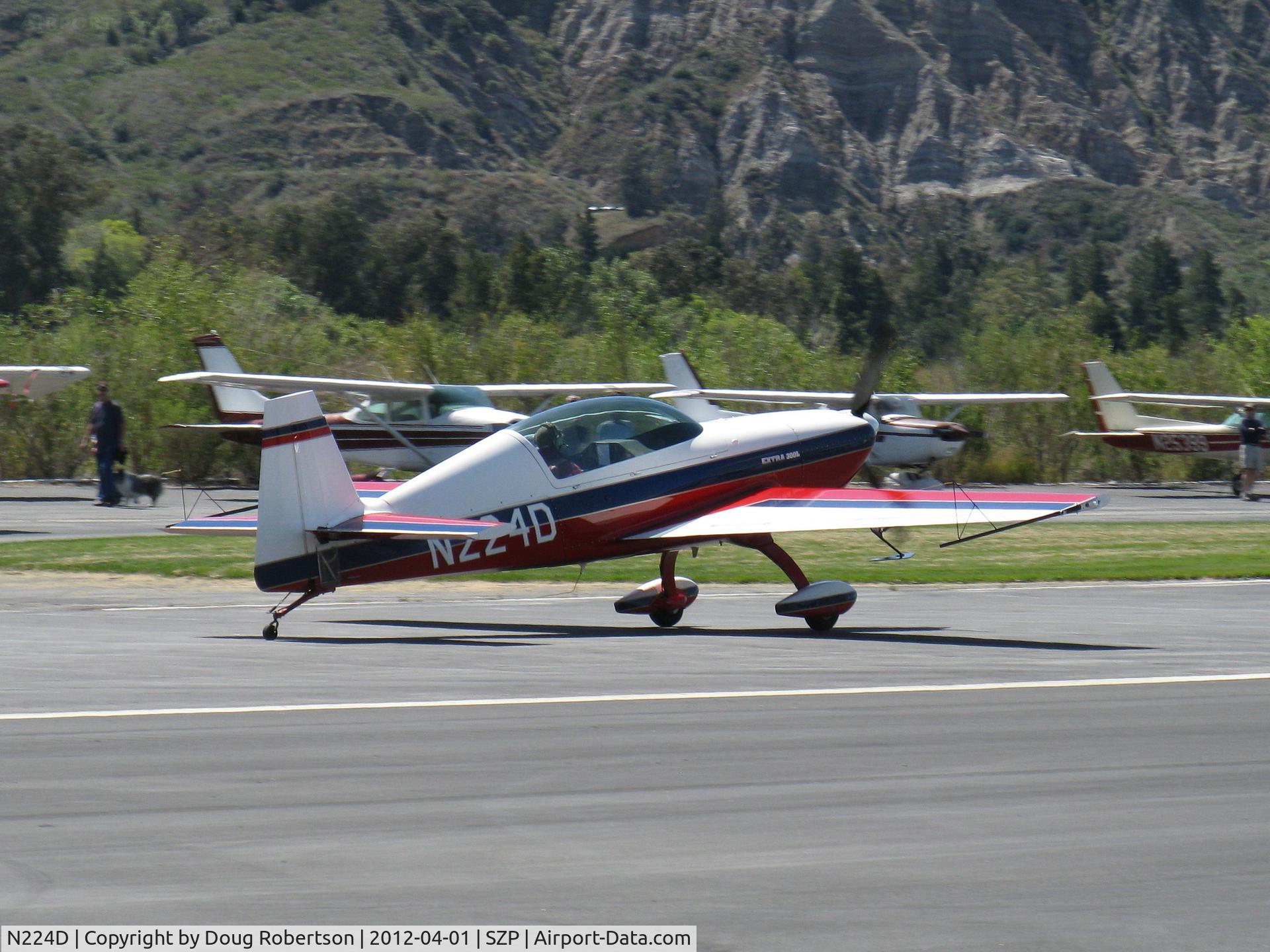 N224D, 1996 Extra EA-300/L C/N 028, 1996 EXTRA Flugzeugbau Gmbh EA 300/L Lycoming AEIO-540-L1B5 300 Hp, low wing version, landing roll Rwy 22