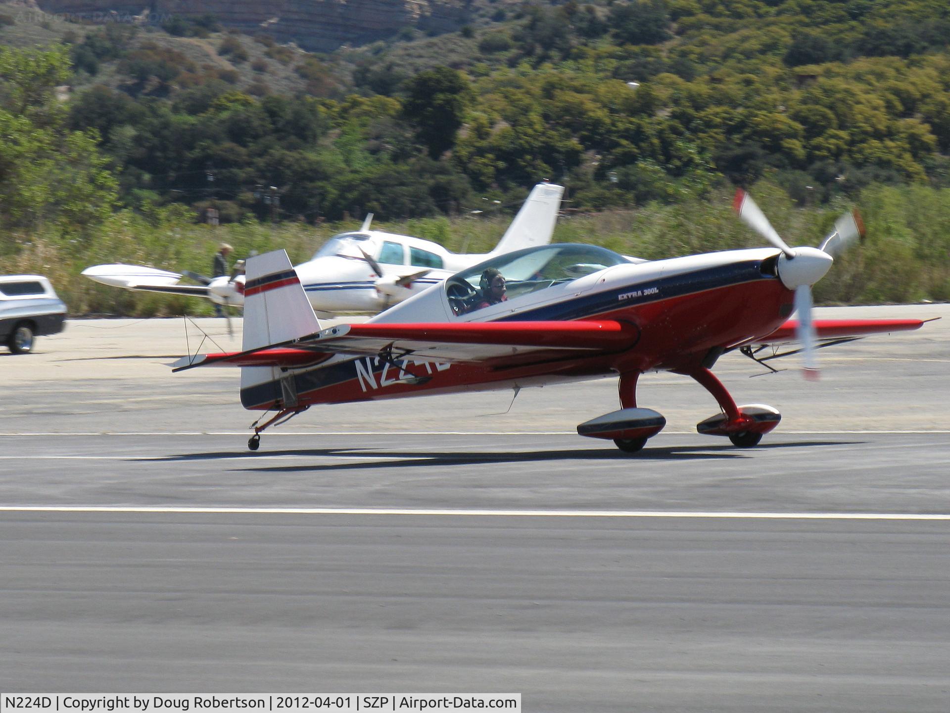 N224D, 1996 Extra EA-300/L C/N 028, 1996 EXTRA Flugzeugbau Gmbh EA 300/L, Lycoming AEIO-540-L1B5 300 Hp, landing roll Rwy 22