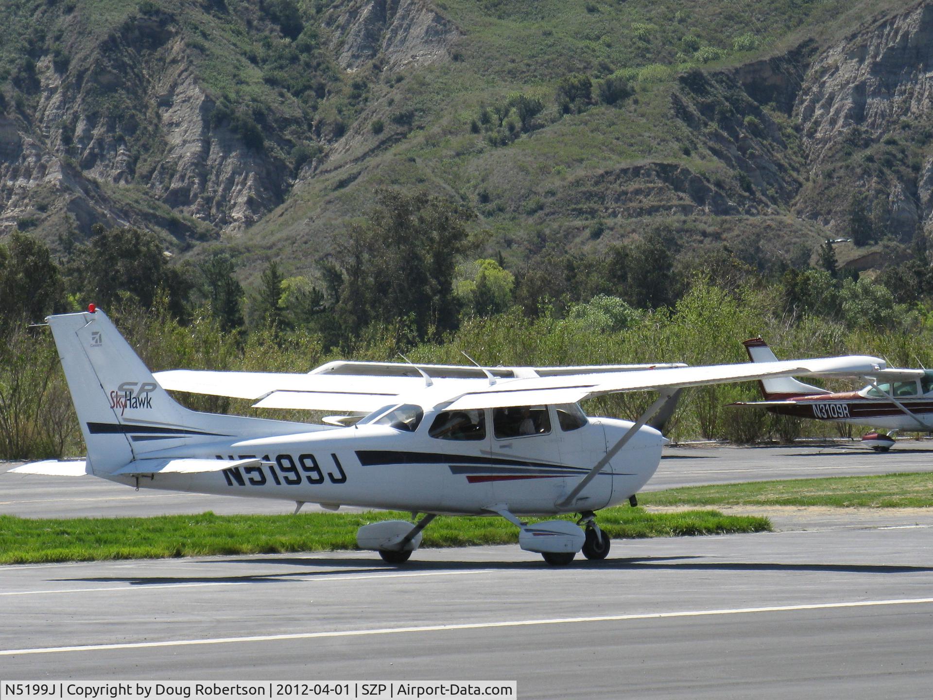 N5199J, 2002 Cessna 172S C/N 172S9097, 2002 Cessna 172S SKYHAWK SP, Lycoming IO-360-L2A 180 Hp, CS prop, landing roll Rwy 22