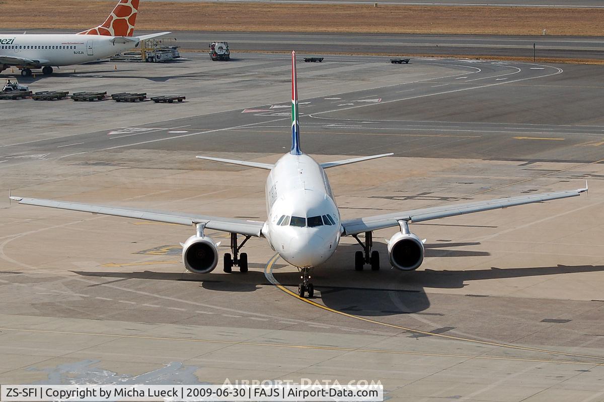 ZS-SFI, 2004 Airbus A319-131 C/N 2375, At Jo'burg
