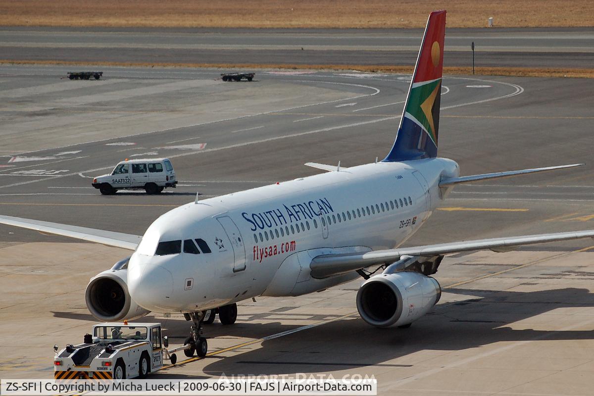ZS-SFI, 2004 Airbus A319-131 C/N 2375, At Jo'burg
