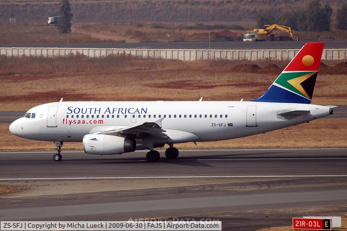 ZS-SFJ, 2004 Airbus A319-131 C/N 2379, At Jo'burg