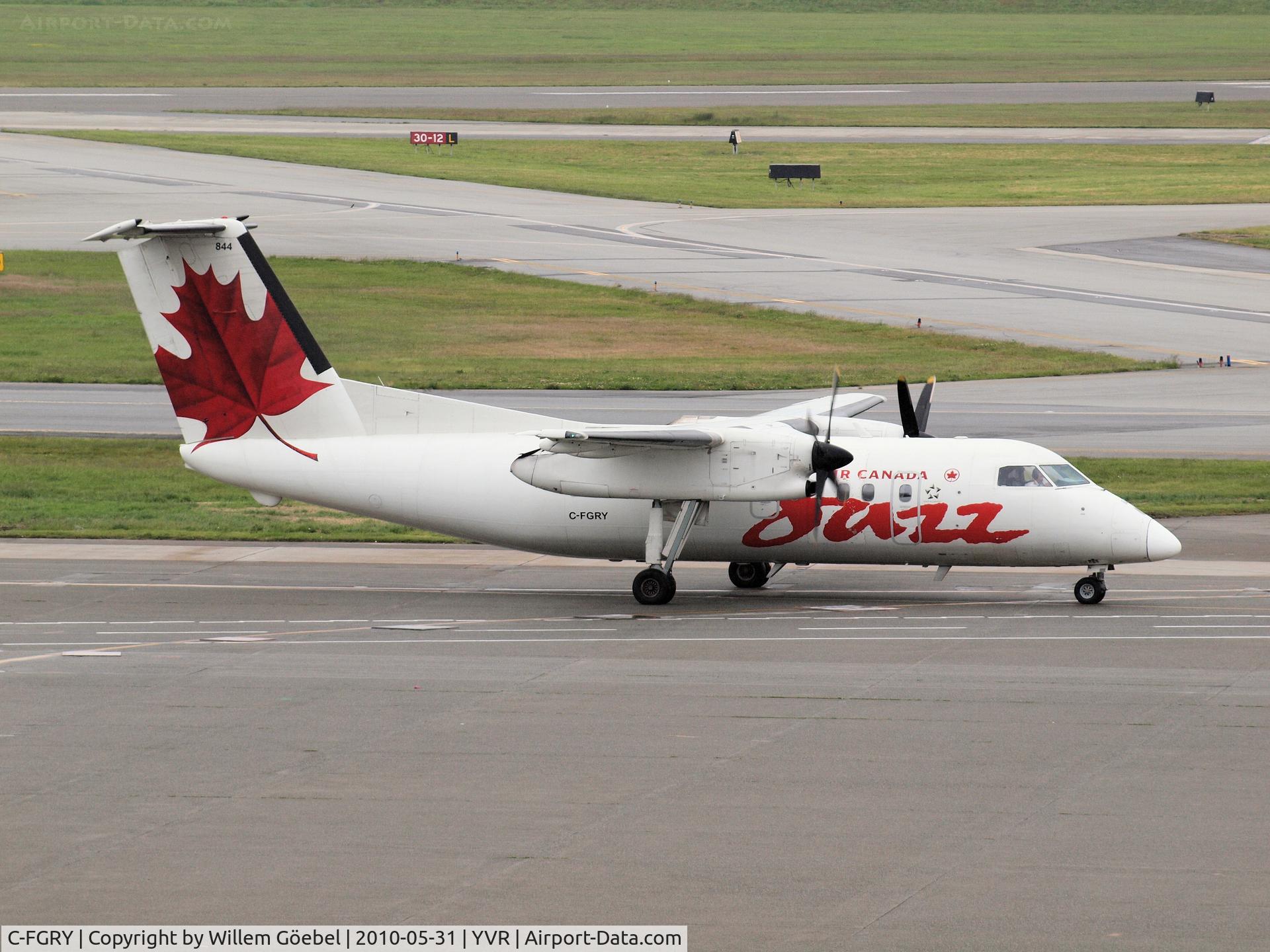 C-FGRY, 1990 De Havilland Canada DHC-8-102 Dash 8 C/N 212, Arrival on YVR Airport