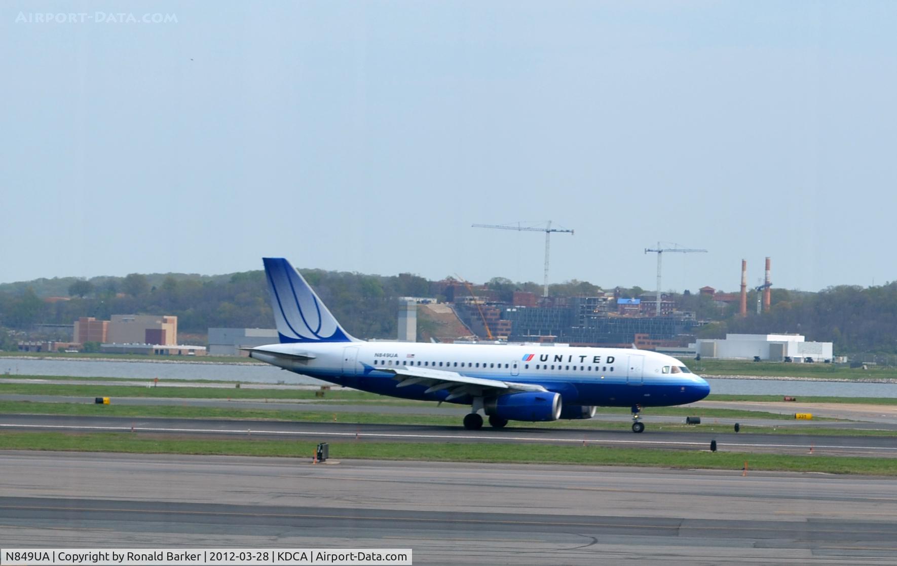 N849UA, 2002 Airbus A319-131 C/N 1649, Landing DCA