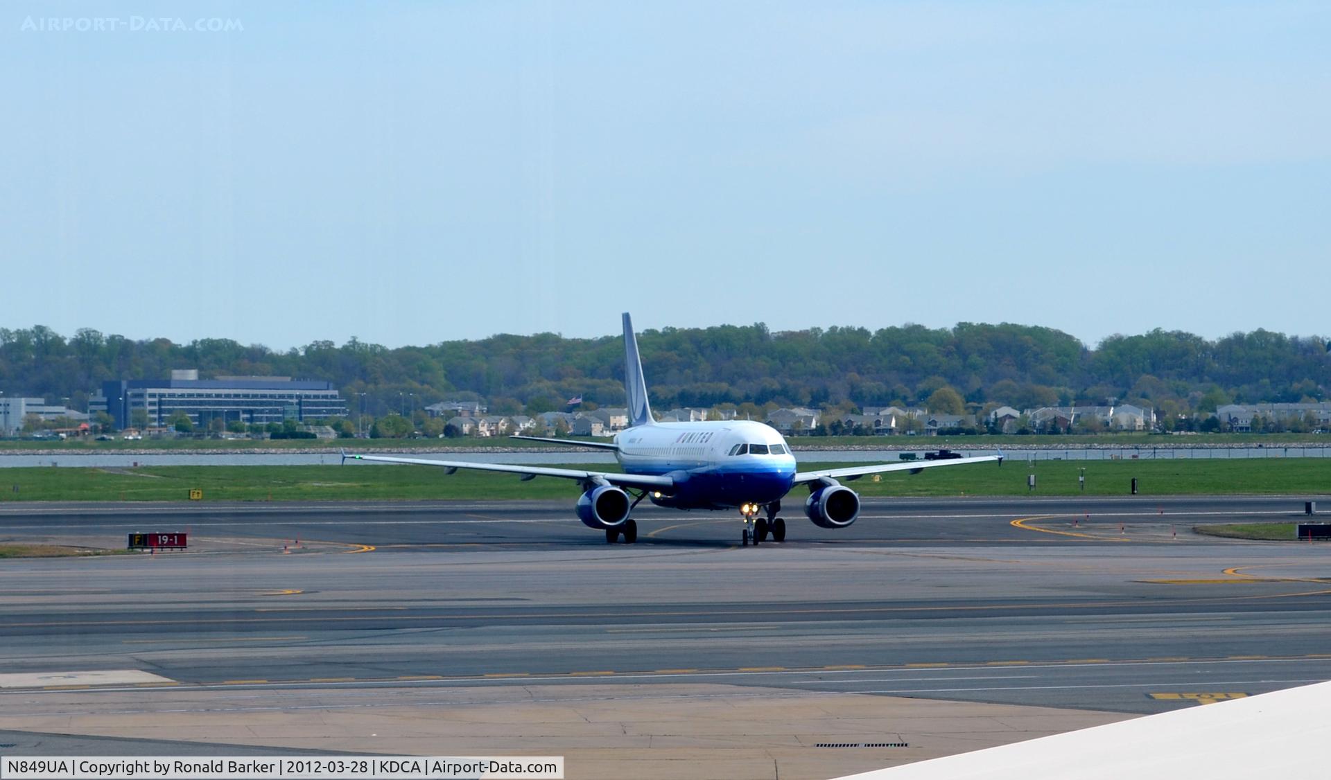N849UA, 2002 Airbus A319-131 C/N 1649, Turning off the runway
