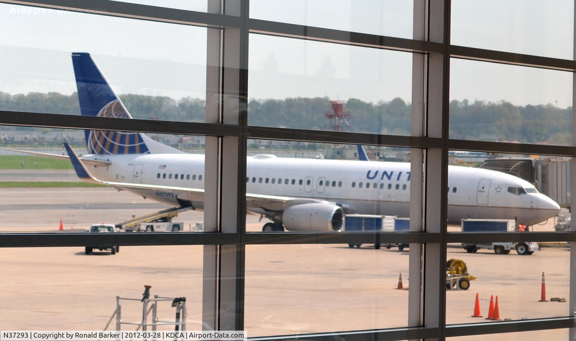 N37293, 2005 Boeing 737-824 C/N 33453, DCA, VA