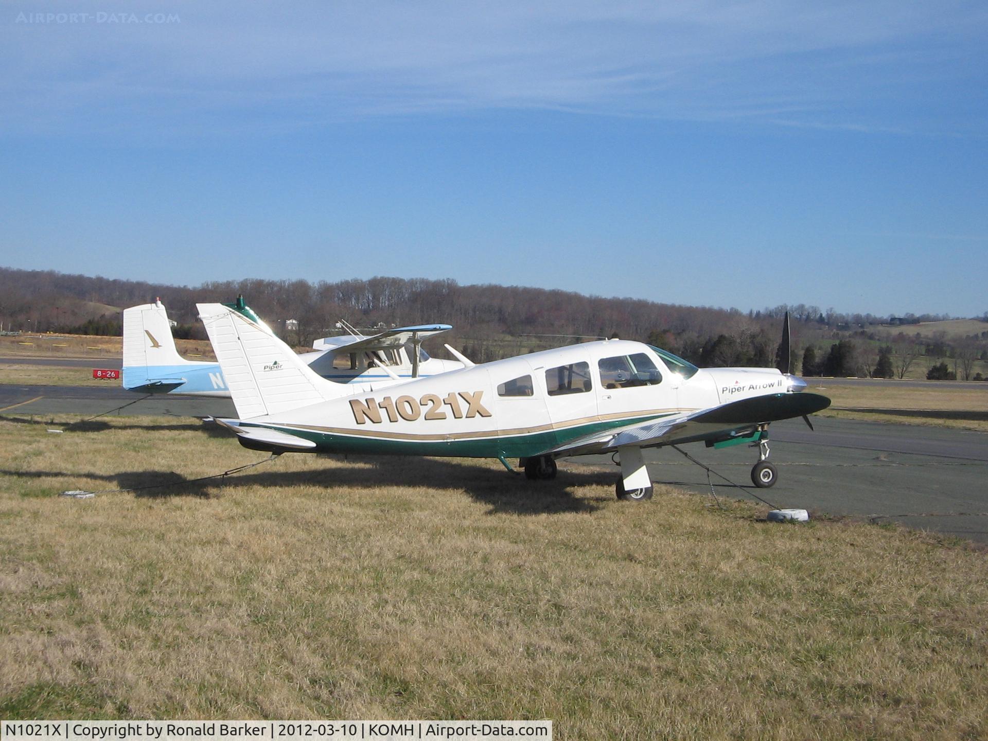 N1021X, 1975 Piper PA-28R-200 C/N 28R-7535219, Orange