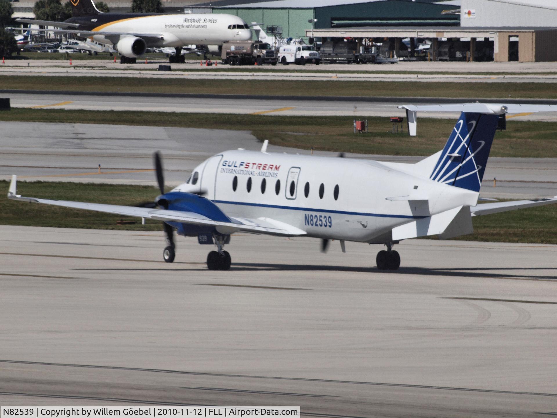 N82539, 1995 Beech 1900D C/N UE-168, Taxi to the runway of FLL Airport