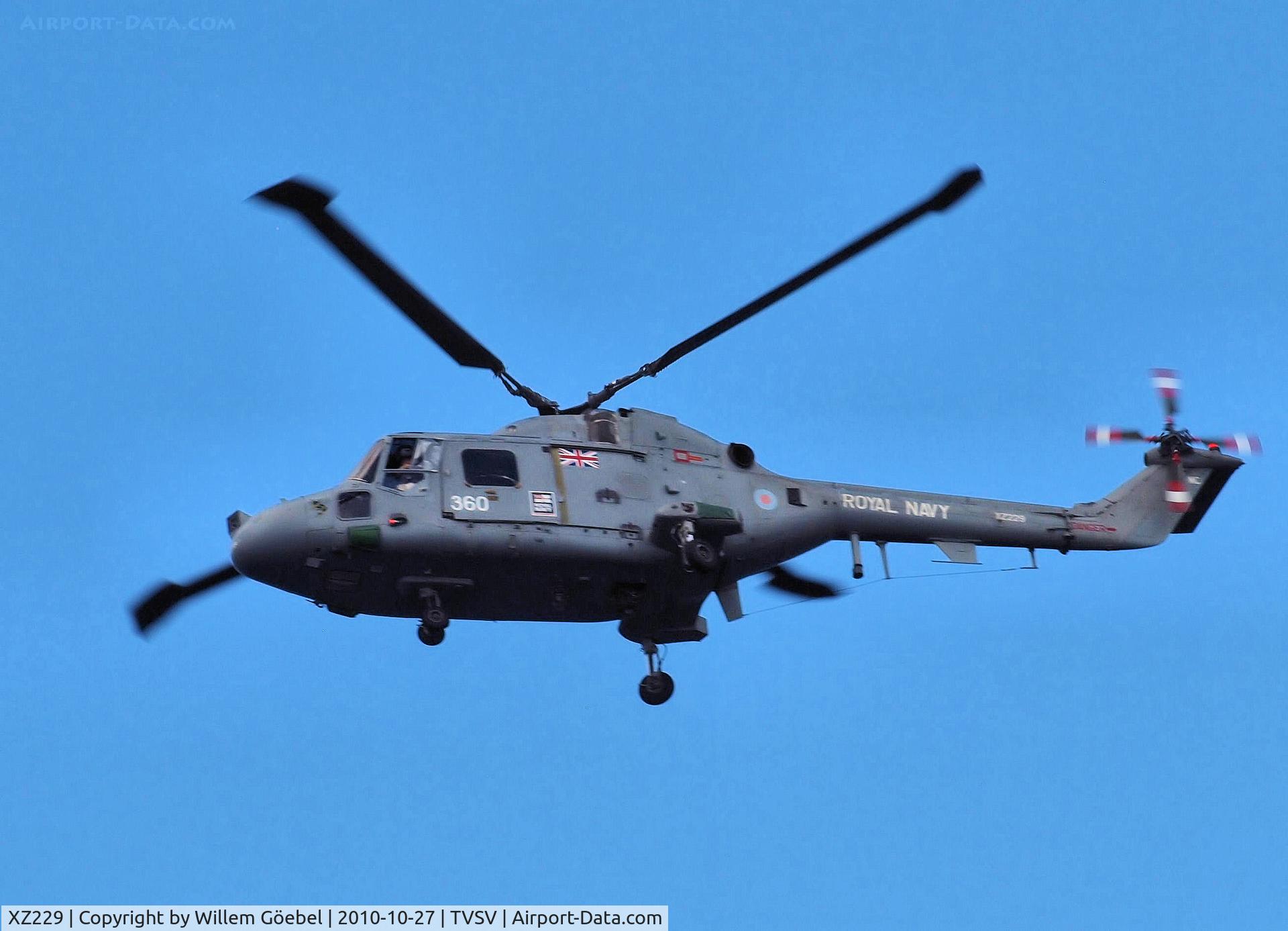 XZ229, Westland Lynx HAS.3GMS C/N 004, Fly over the harbour of st Vincent (TVSV) onboard from HMS Manchester 