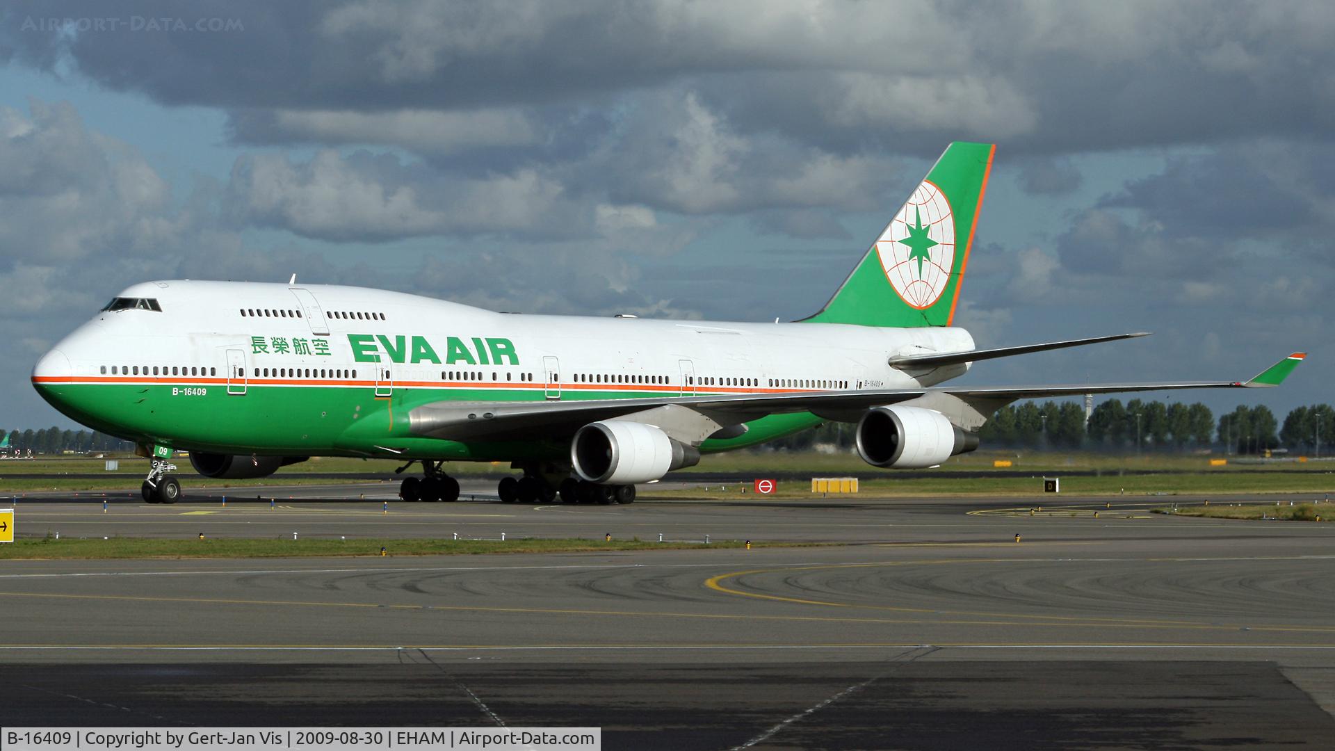 B-16409, 1996 Boeing 747-45E(M) C/N 28093, Just left the runway