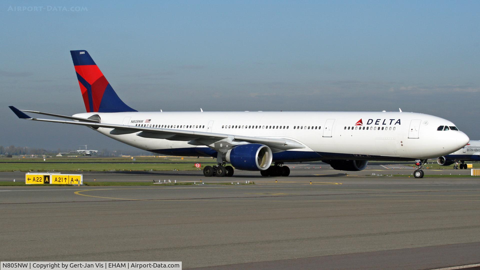 N805NW, 2003 Airbus A330-323 C/N 0552, Ready for taxi