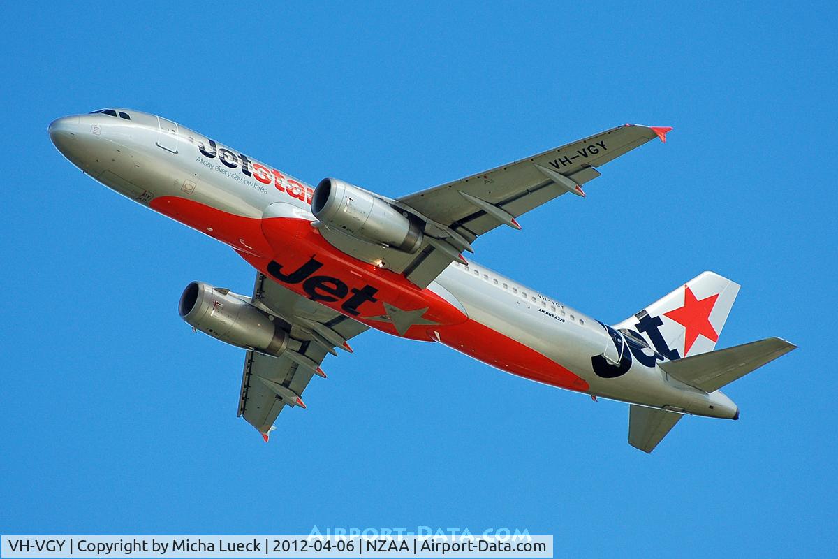 VH-VGY, 2010 Airbus A320-232 C/N 4177, At Auckland