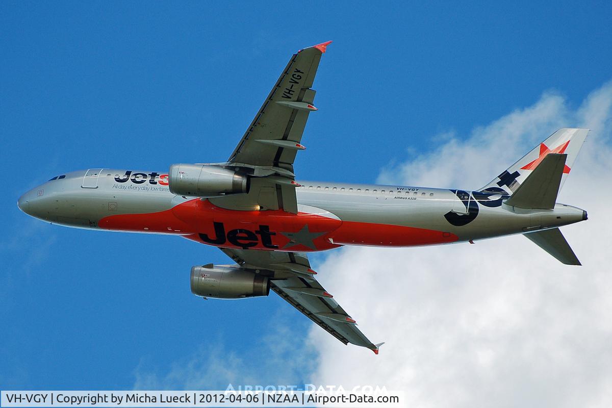 VH-VGY, 2010 Airbus A320-232 C/N 4177, At Auckland