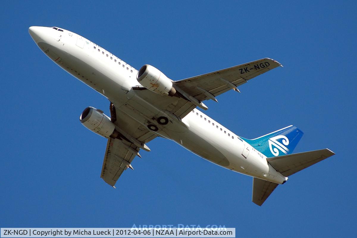 ZK-NGD, 1998 Boeing 737-3U3 C/N 28732, At Auckland