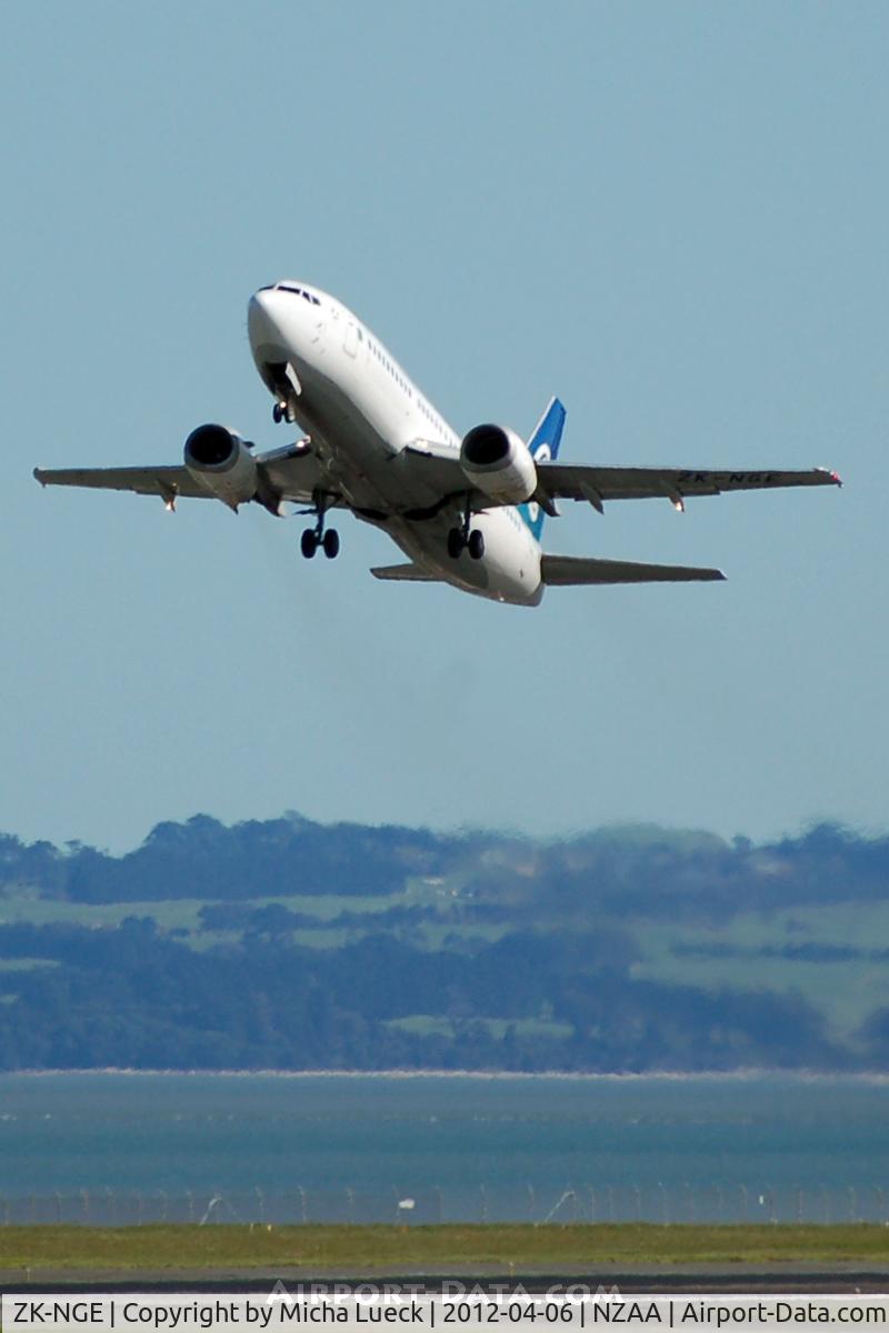 ZK-NGE, 1998 Boeing 737-3U3 C/N 28733, At Auckland