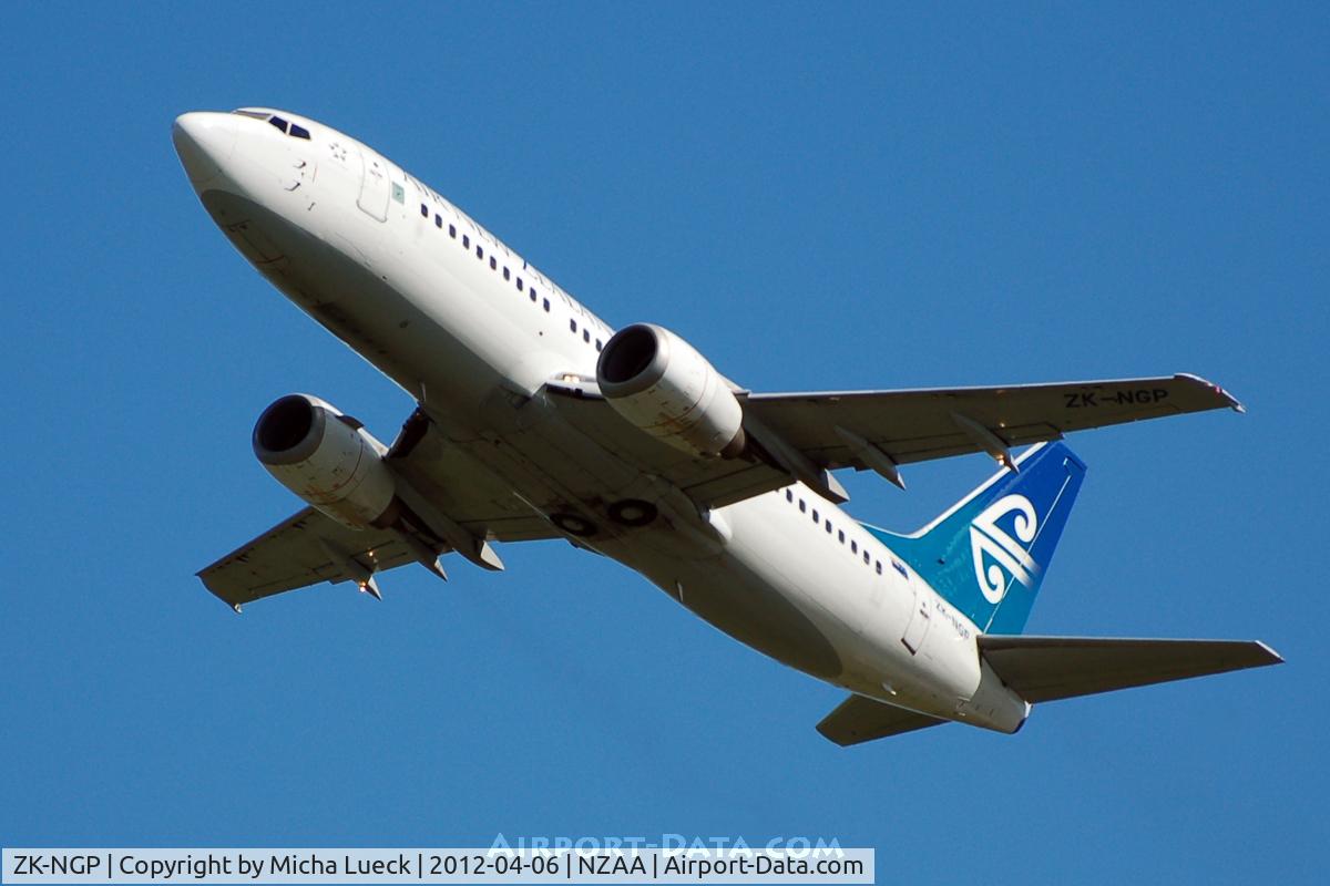 ZK-NGP, 1998 Boeing 737-33A C/N 27459, At Auckland