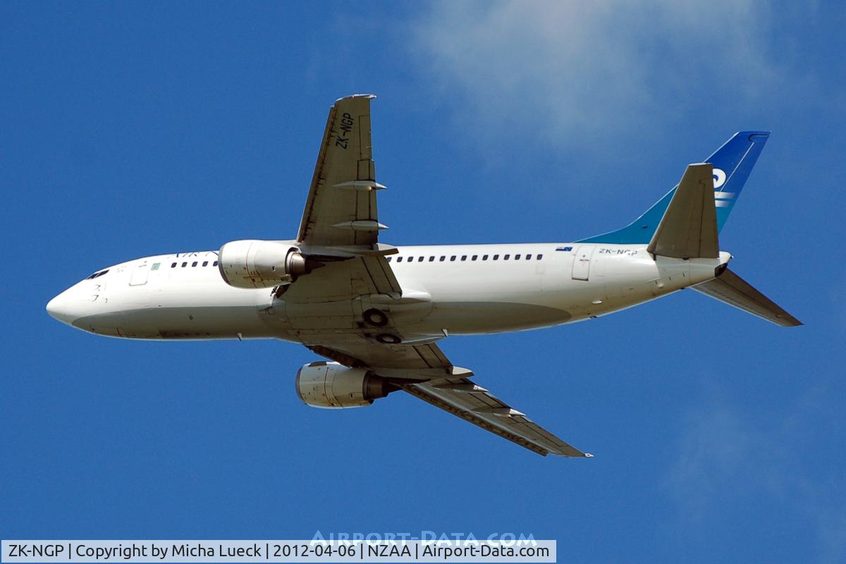 ZK-NGP, 1998 Boeing 737-33A C/N 27459, At Auckland