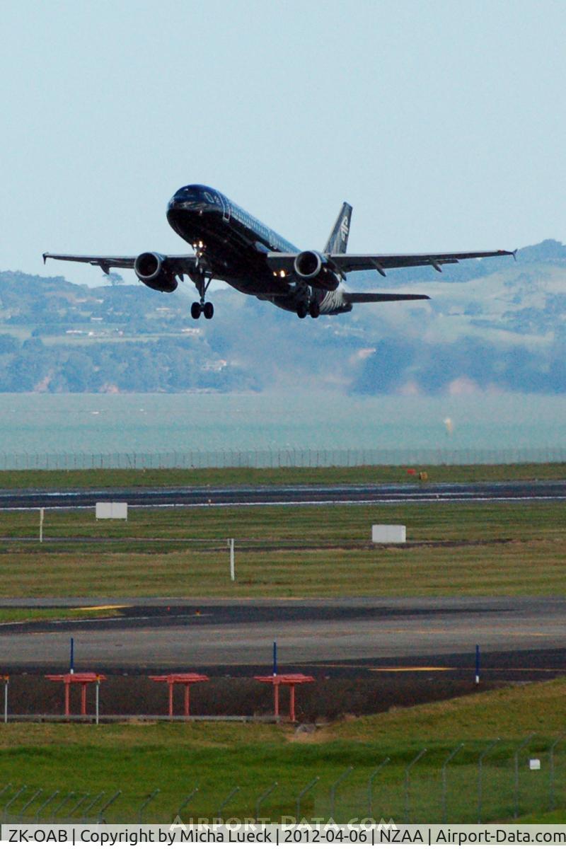 ZK-OAB, 2010 Airbus A320-232 C/N 4553, At Auckland