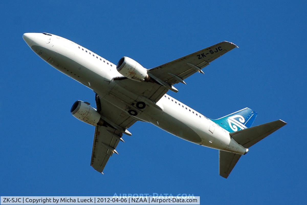 ZK-SJC, 1998 Boeing 737-3U3 C/N 28738, At Auckland