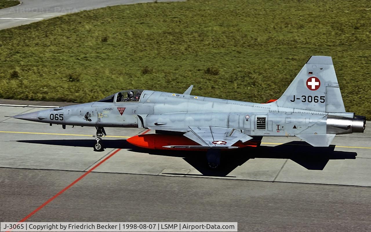J-3065, Northrop F-5F Tiger II C/N L.3065, taxying to the active