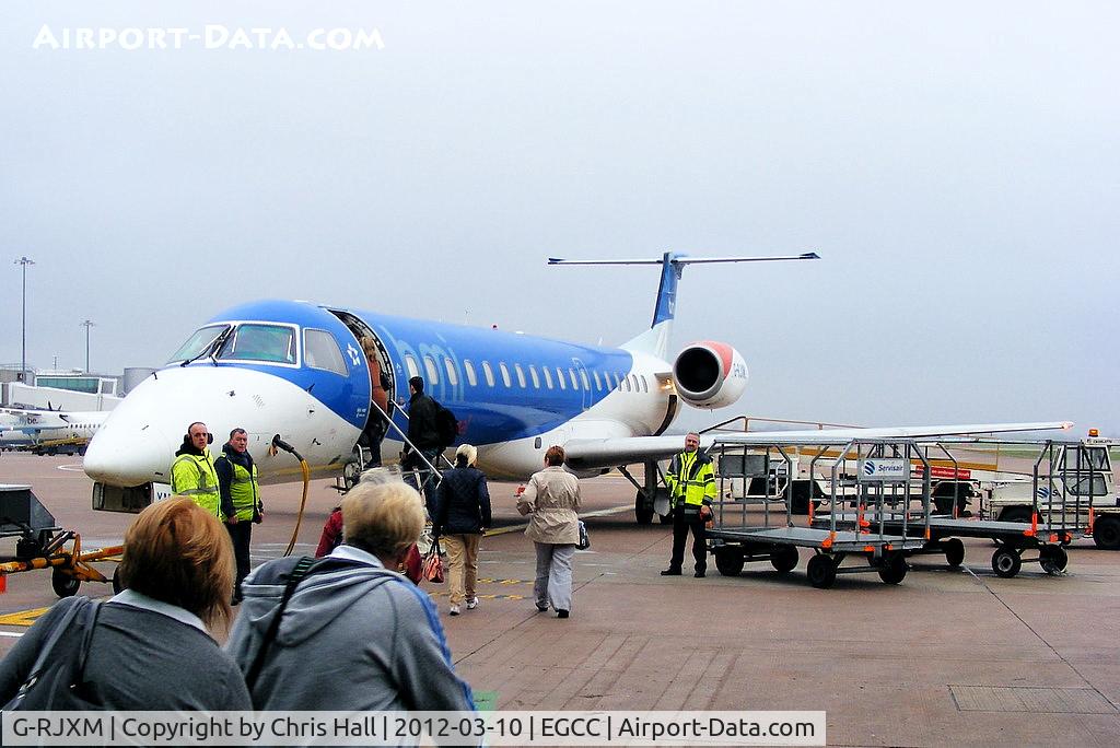 G-RJXM, 2000 Embraer ERJ-145MP (EMB-145MP) C/N 145216, boarding RJXM for our flight to Heathrow