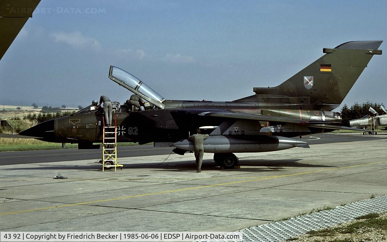 43 92, Panavia Tornado IDS(T) C/N 239/GT030/4092, preparing for departure