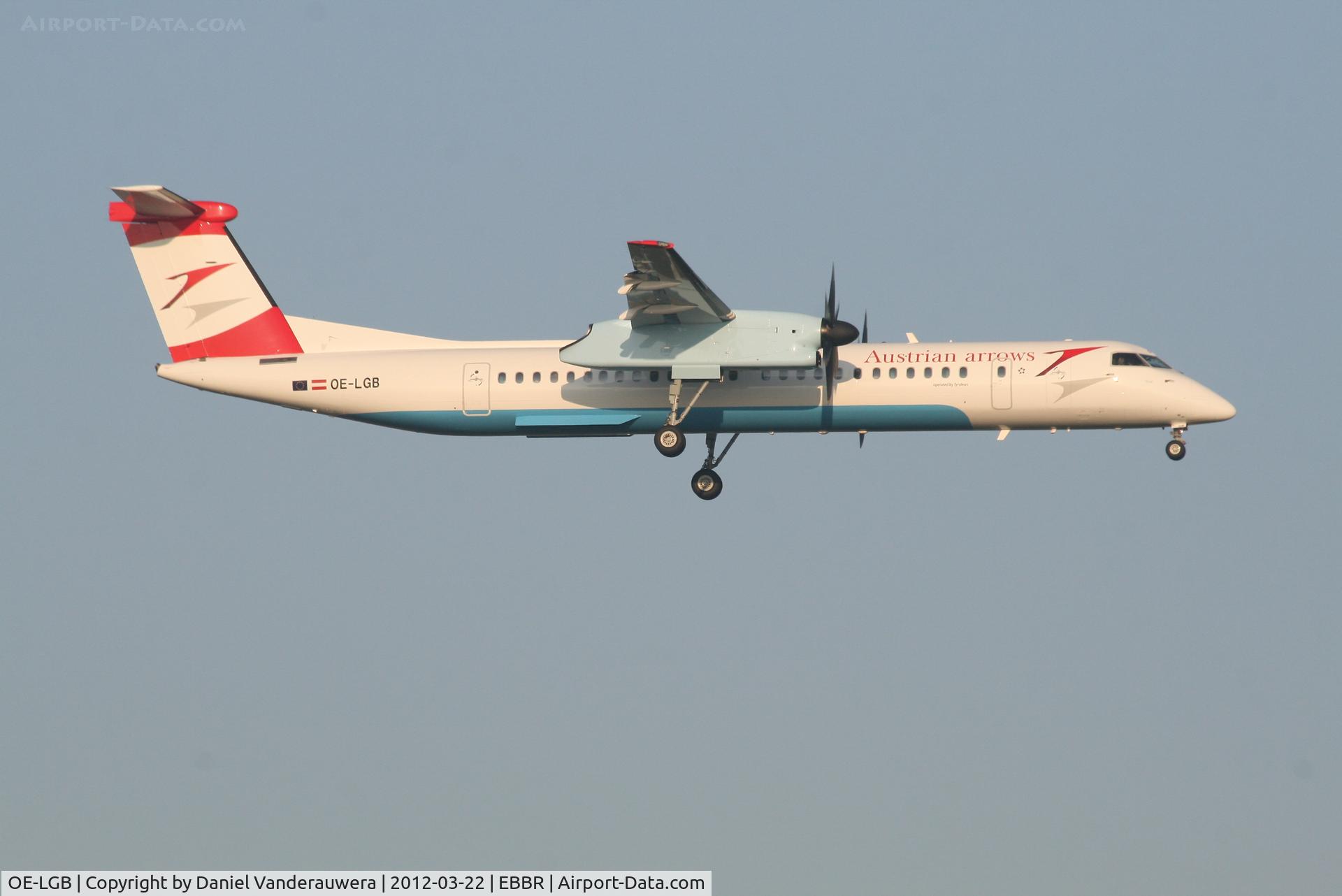 OE-LGB, 1999 De Havilland Canada DHC-8-402Q Dash 8 C/N 4015, Arrival of flight SN2640 to RWY 02