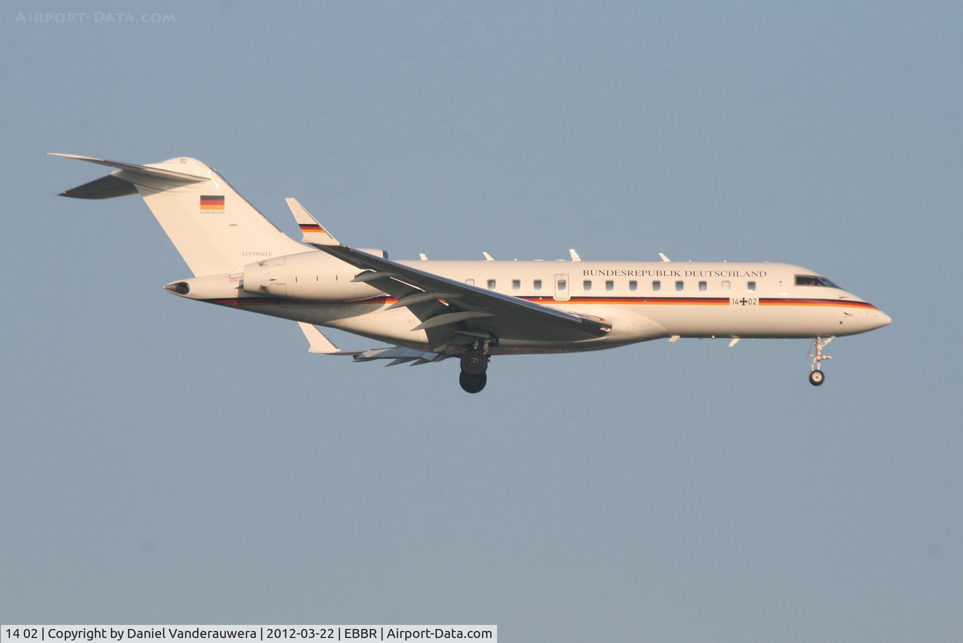 14 02, 2010 Bombardier BD-700-1A11 Global 5000 C/N 9404, Arrival to RWY 02
