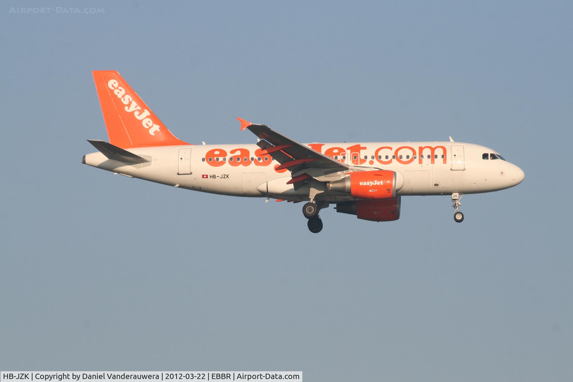 HB-JZK, 2004 Airbus A319-111 C/N 2319, Flight EZS1531 is descending to RWY 02