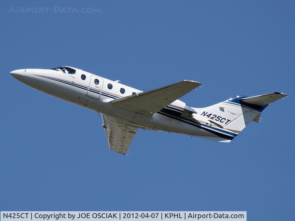 N425CT, 2007 Hawker Beechcraft 400A Beechjet C/N RK-523, leaving Philly
