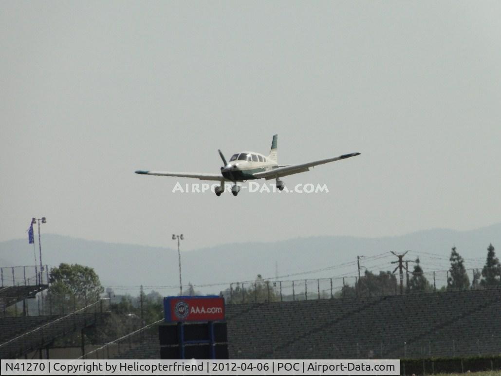 N41270, Piper PA-28-181 C/N 2843251, On final for 26L