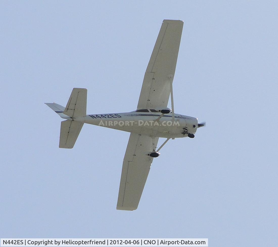 N442ES, 1998 Cessna 172R C/N 17280350, Doing a fly over