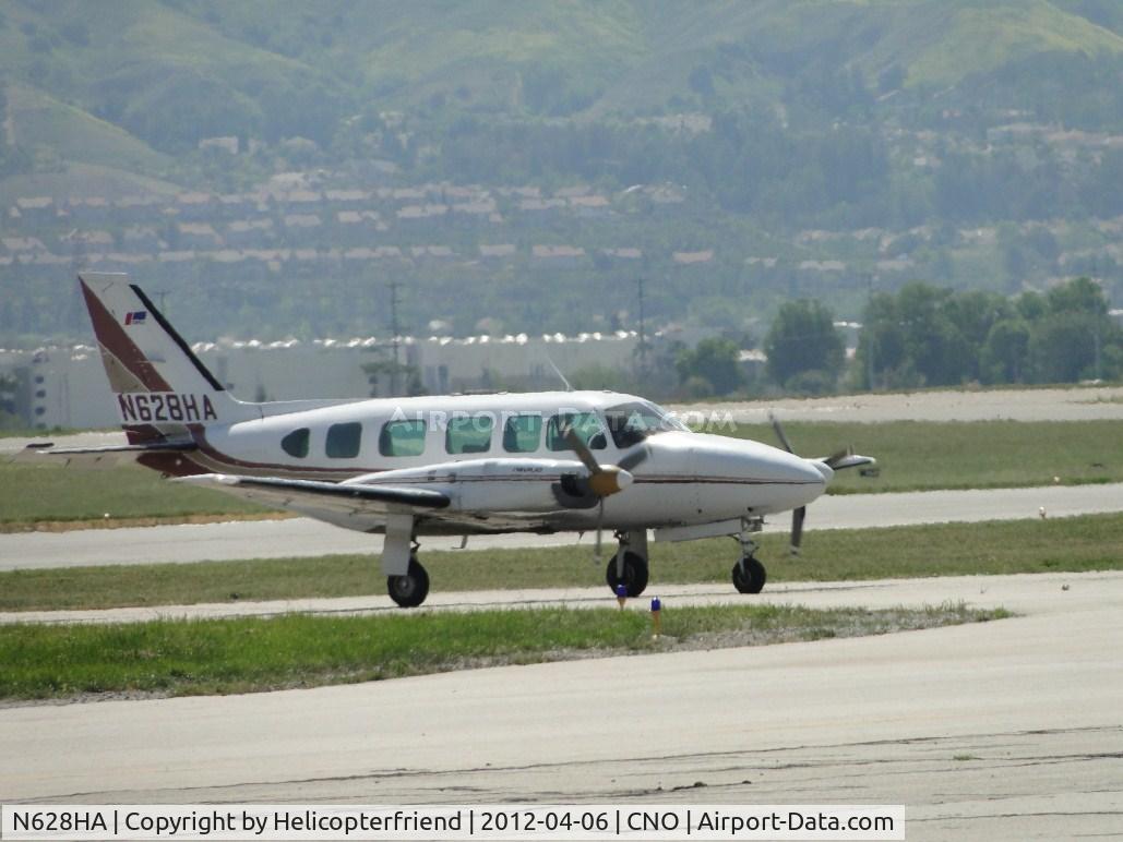 N628HA, 1979 Piper PA-31-350 Chieftain C/N 31-7952085, Stopped on taxiay Kilo awaiting permission to proceed