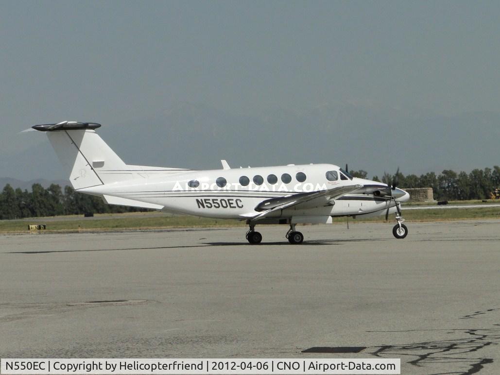 N550EC, 2008 Hawker Beechcraft B200GT Super King Air King Air C/N BY-44, Taxiing