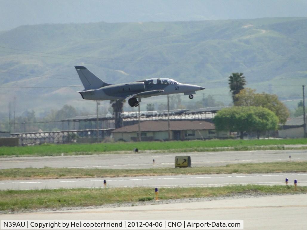 N39AU, 1980 Aero L-39 Albatros C/N 031603, Lifting off from 26L