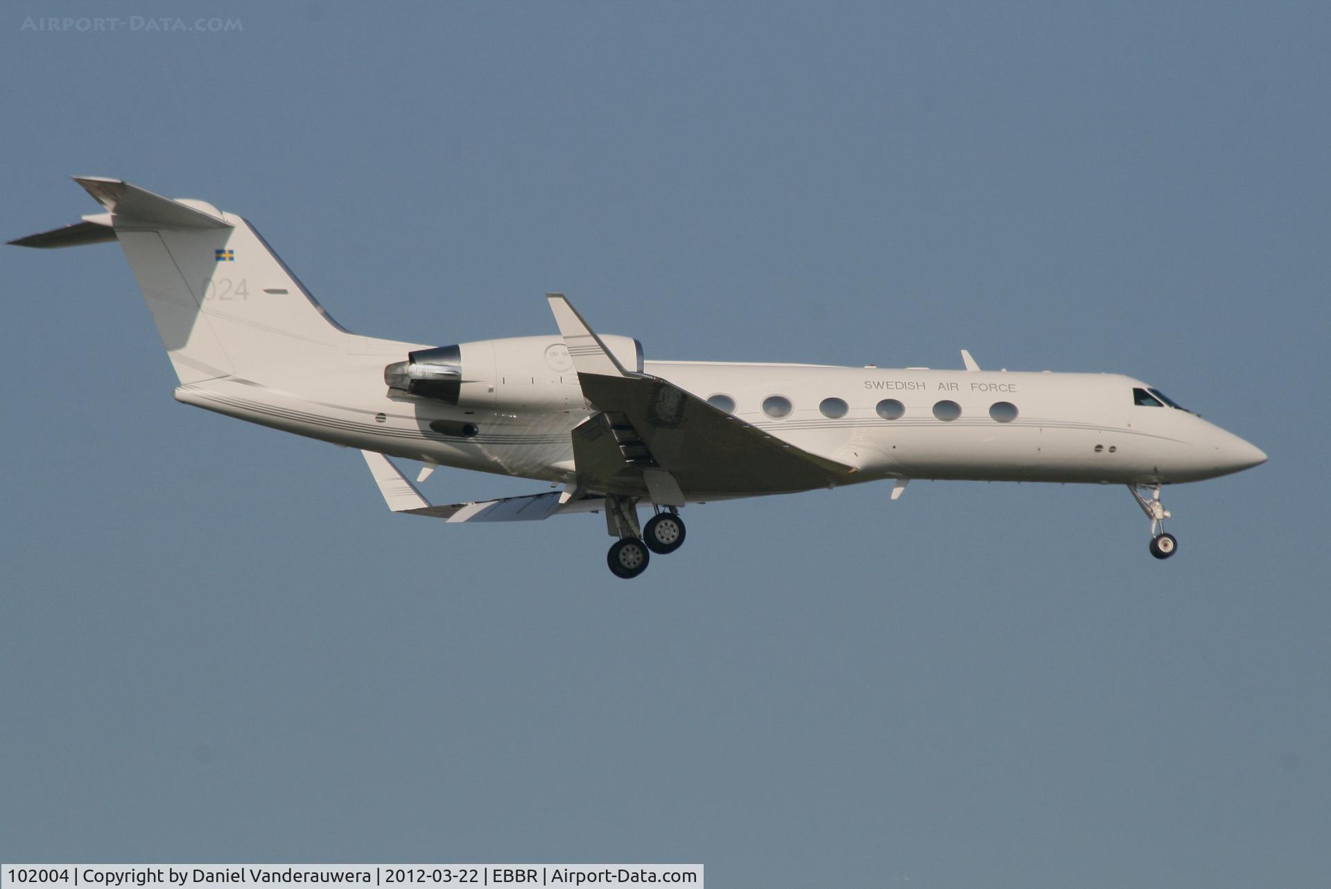 102004, Gulfstream Aerospace Tp102C (Gulfstream IV) C/N 1274, Descending to RWY 02