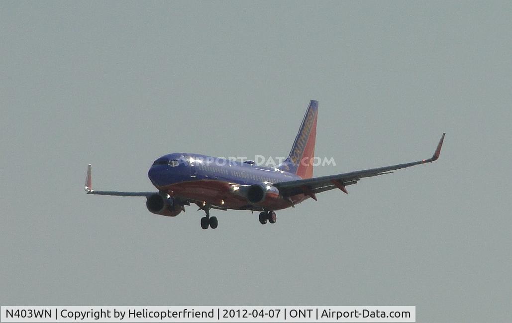 N403WN, 2001 Boeing 737-7H4 C/N 29815, 1/2 mile final