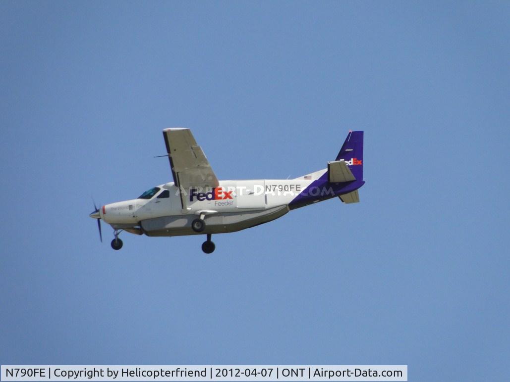 N790FE, 1991 Cessna 208B Super Cargomaster C/N 208B0288, On final for runway 26