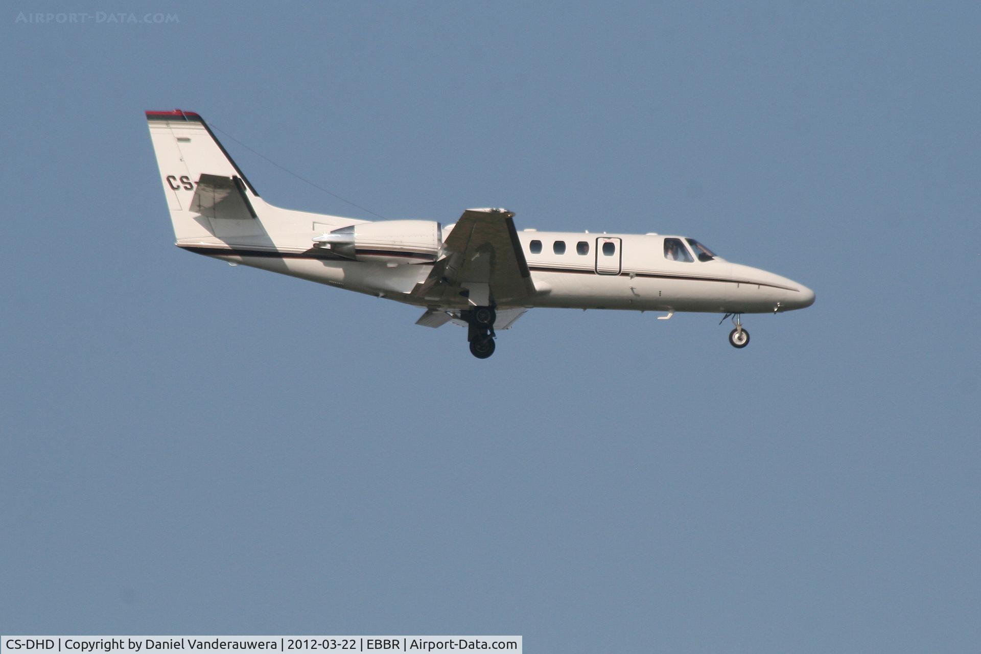 CS-DHD, 2002 Cessna 550B Citation Bravo C/N 550-1017, Descending to RWY 02