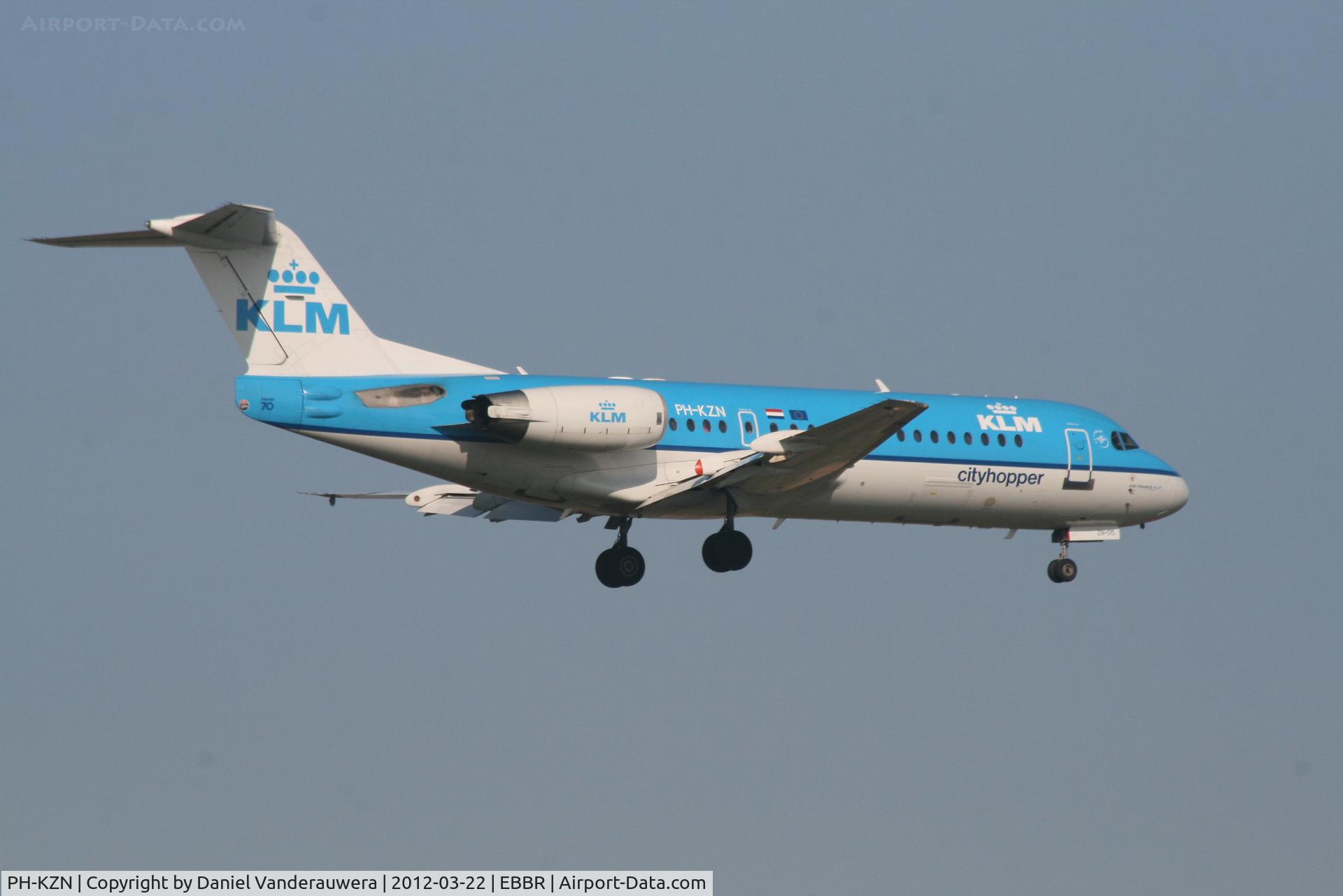 PH-KZN, 1995 Fokker 70 (F-28-0070) C/N 11553, Flight KL1723 is descending to RWY 02