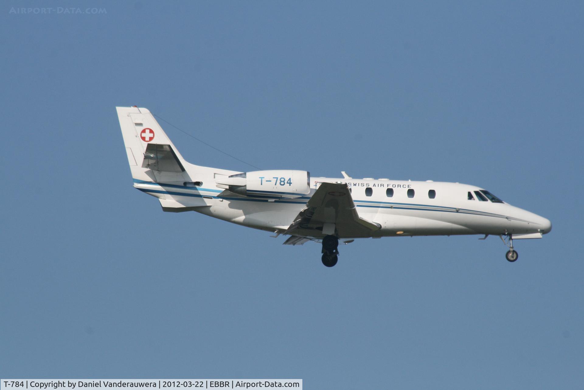 T-784, 2002 Cessna 560 Citation Excel C/N 560-5269, Descending to RWY 02
