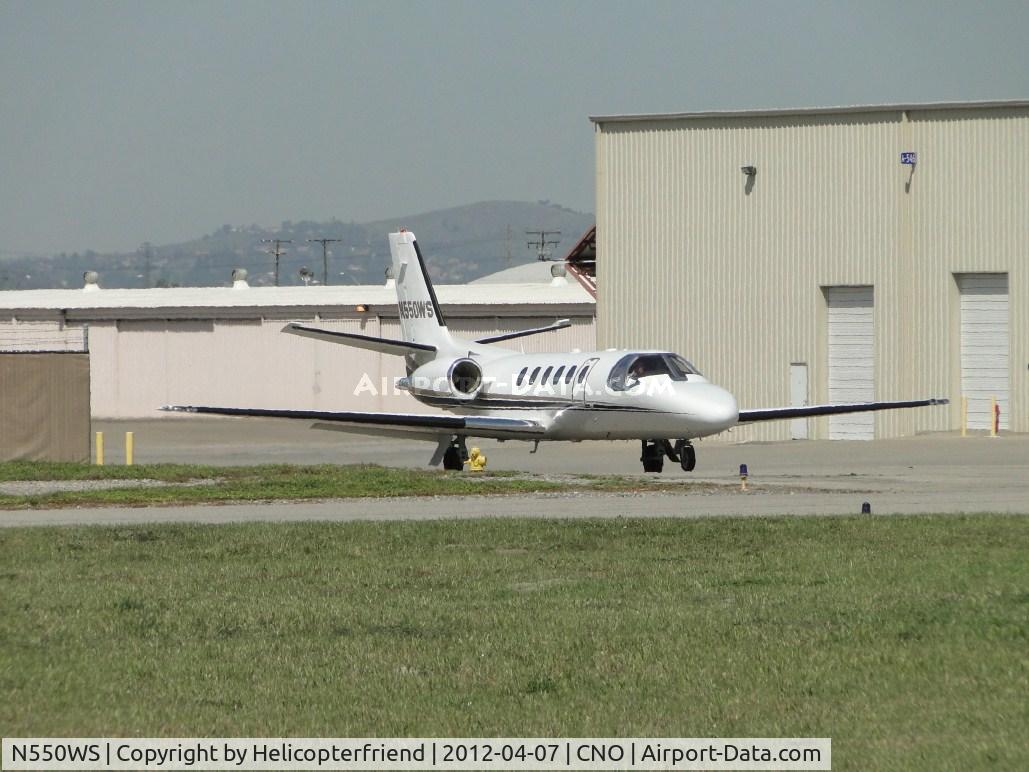 N550WS, 1998 Cessna 550 Citation Bravo C/N 550-0845, Stopped and doing some pre-flighting