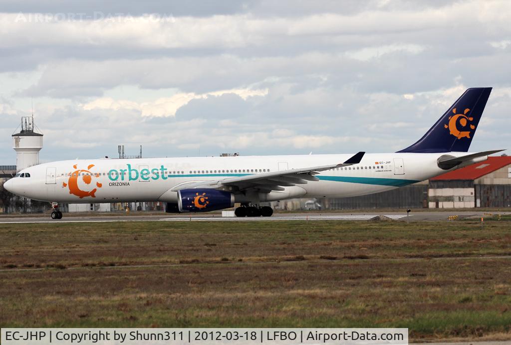 EC-JHP, 2005 Airbus A330-343X C/N 670, Ready for take off rwy 32R