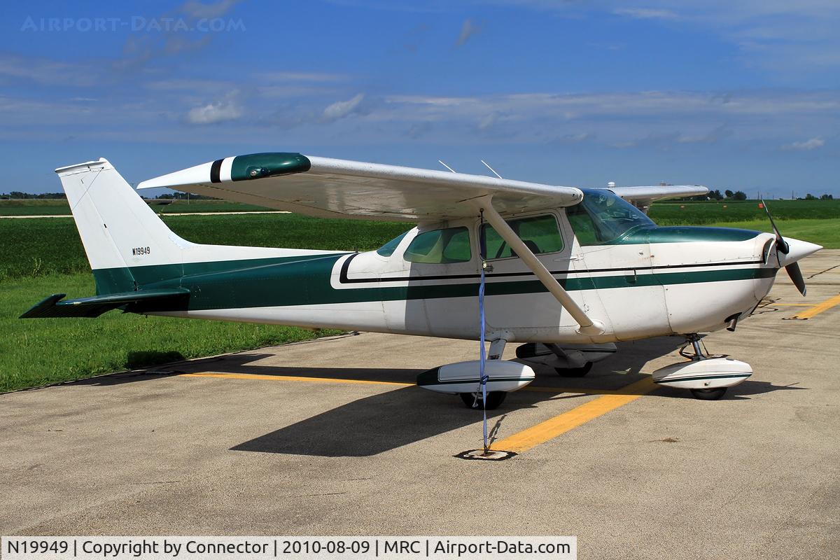 N19949, 1972 Cessna 172M C/N 17260879, No description.