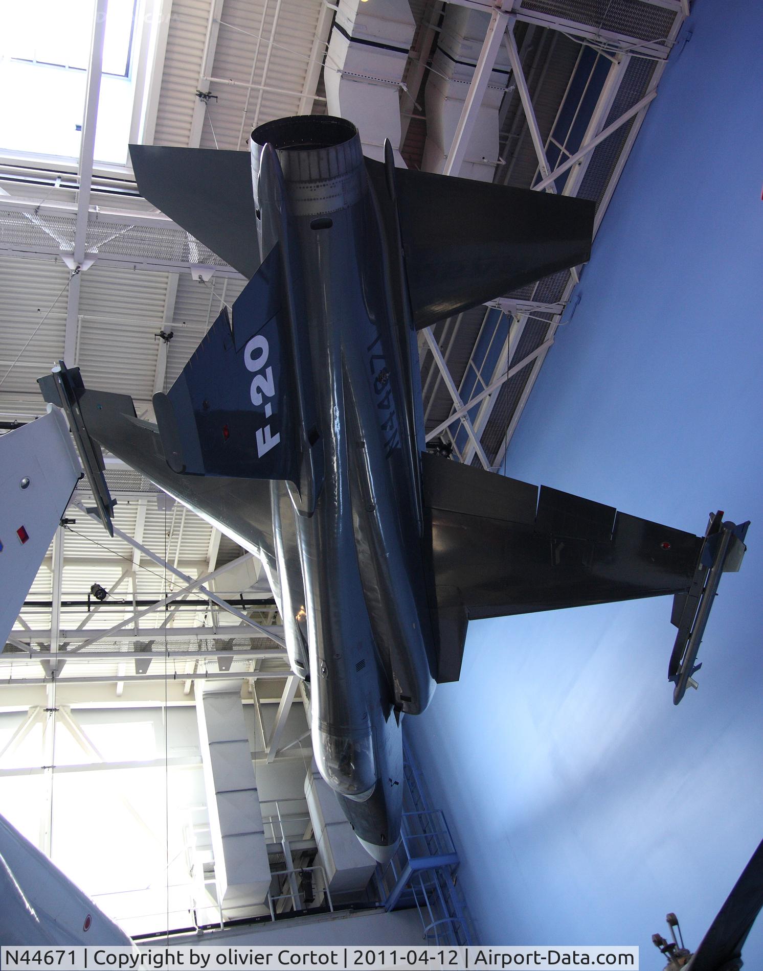 N44671, Northrop F-20A C/N GI1002, Air and Space museum, Los angeles. This beautiful aircraft deserved a better exposition...