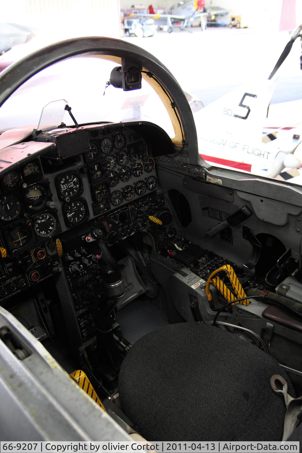66-9207, 1966 Northrop F-5A Freedom Fighter C/N N.7030, the F-5A cockpit