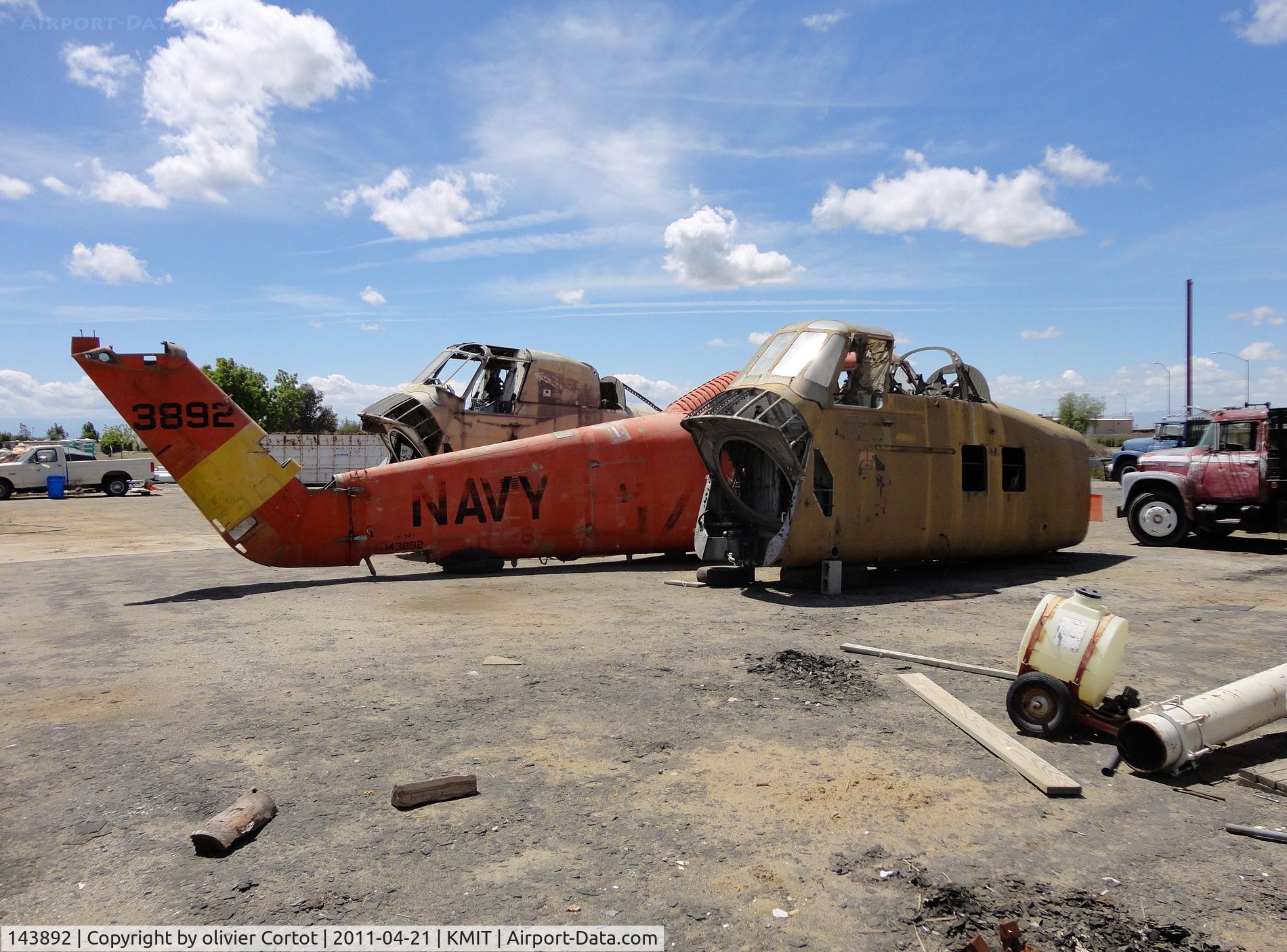 143892, Sikorsky UH-34G Seabat (S-58A) C/N 58-589, the remains of the sikorsky, Shafter airport