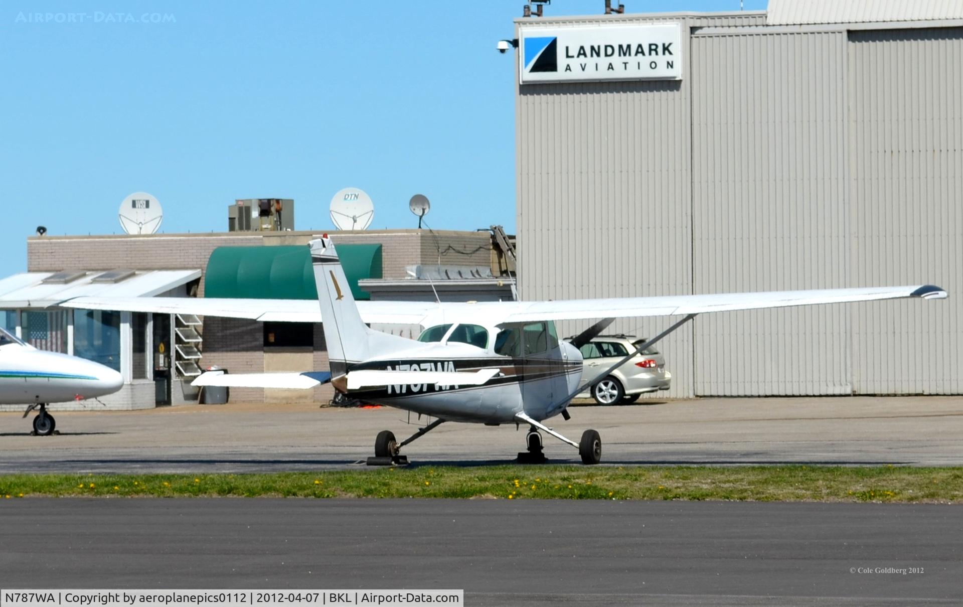 N787WA, 1980 Piper PA-34-200T Seneca II C/N 34-8070057, N787WA seen at KBKL.
