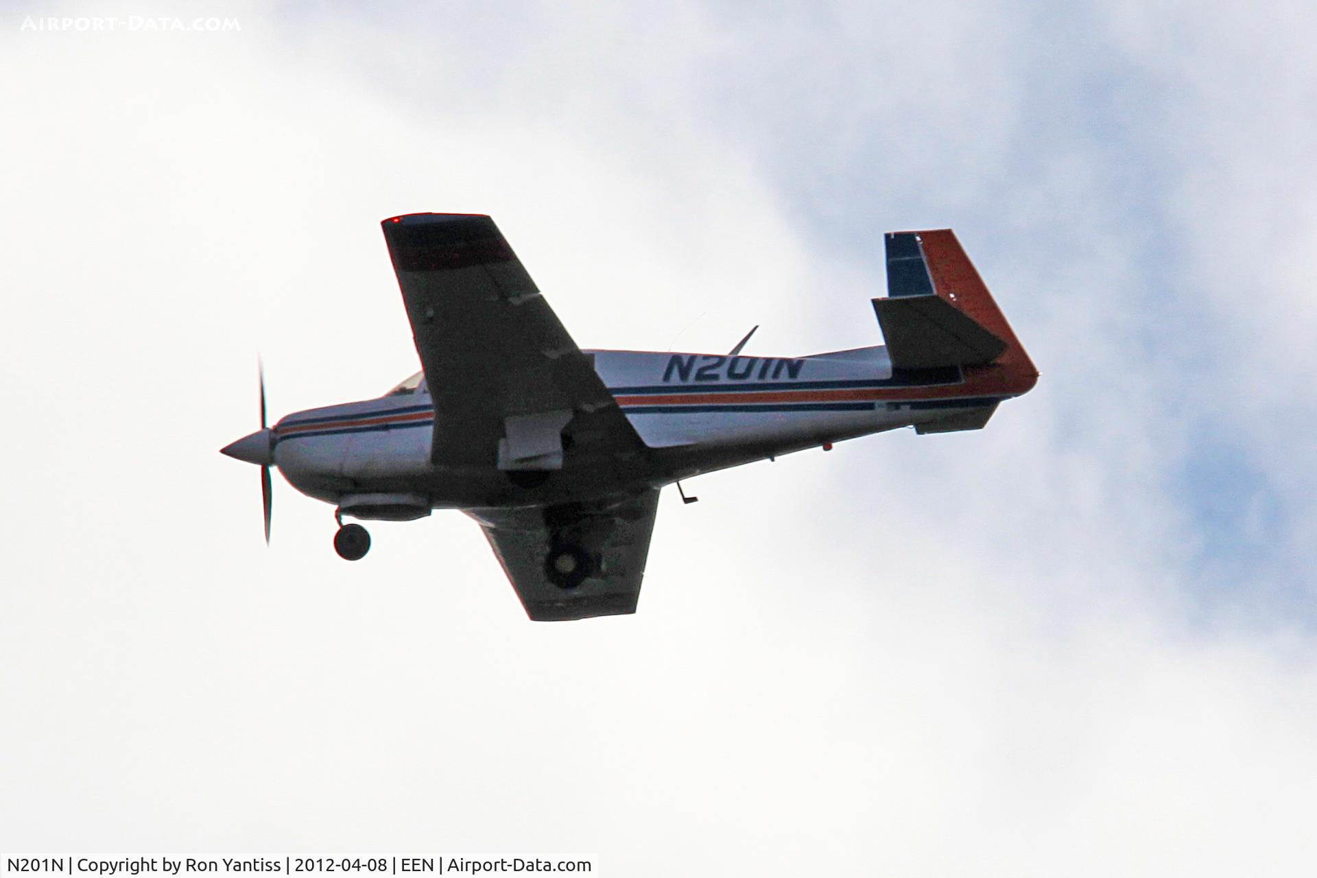 N201N, Mooney M20J 201 C/N 24-0693, Final runway 02, Dillant-Hopkins Airport, Keene, nh